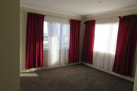 Photo of property in 12 Bonny Crescent, Massey, Auckland, 0614