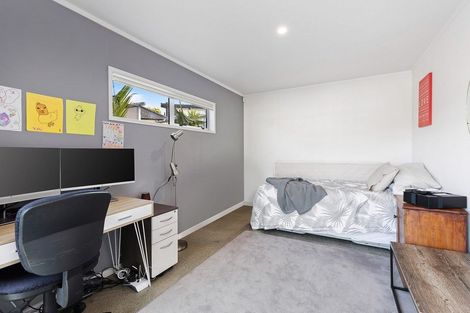 Photo of property in 7 Cornwall Street, Te Atatu South, Auckland, 0610