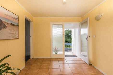 Photo of property in 15 Harrybrook Road, Green Bay, Auckland, 0604