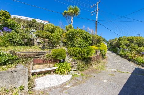 Photo of property in 21 Glanmire Road, Newlands, Wellington, 6037