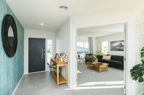 Photo of property in 10 Sardinia Grove, Fitzherbert, Palmerston North, 4410