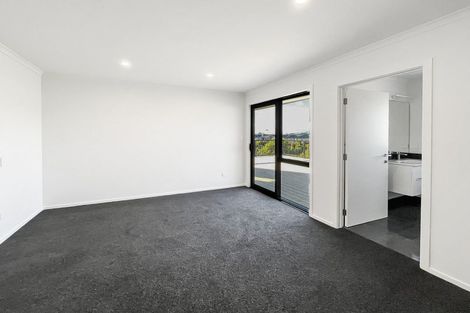 Photo of property in 11 Gibraltar Way, Fitzherbert, Palmerston North, 4410