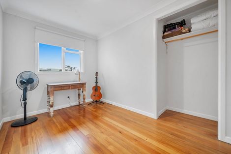 Photo of property in 24 Atkinson Road, Titirangi, Auckland, 0604