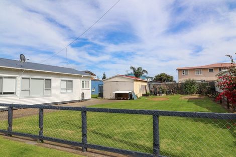 Photo of property in 12 Aputa Avenue, Te Puru, Thames, 3575