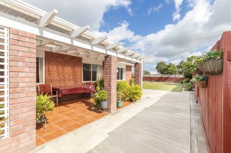 Photo of property in 6 Royal Oak Drive, Kelvin Grove, Palmerston North, 4414