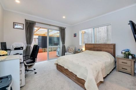 Photo of property in 51 Admirals Court Drive, Greenhithe, Auckland, 0632