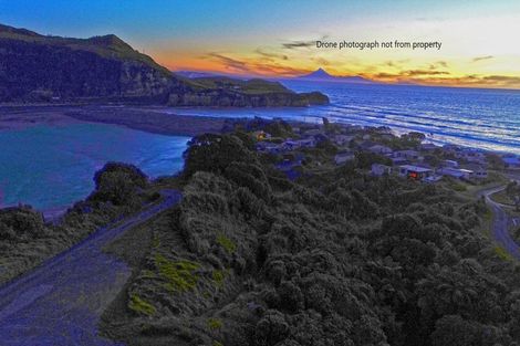 Photo of property in 12 Takarei Terrace, Mokau, 4376