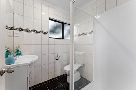 Photo of property in 64 San Valentino Drive, Henderson, Auckland, 0612