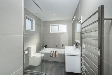 Photo of property in 3a Rossmore Terrace, Murrays Bay, Auckland, 0630