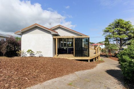 Photo of property in 8 Newbury Place, Waitara, 4320