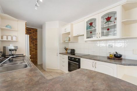 Photo of property in 11 William Hadlow Place, Hatfields Beach, Orewa, 0931