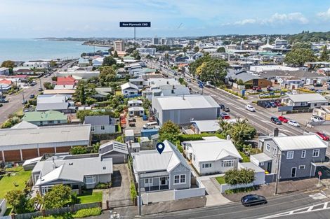 Photo of property in 15 Morley Street, New Plymouth, 4310