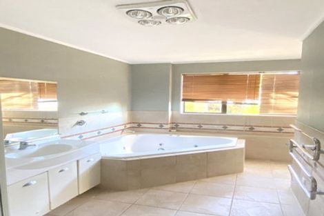 Photo of property in 689 Beach Road, Rothesay Bay, Auckland, 0630