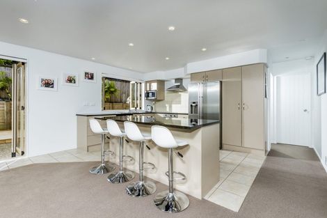 Photo of property in 5 Corricvale Way, Northcross, Auckland, 0632