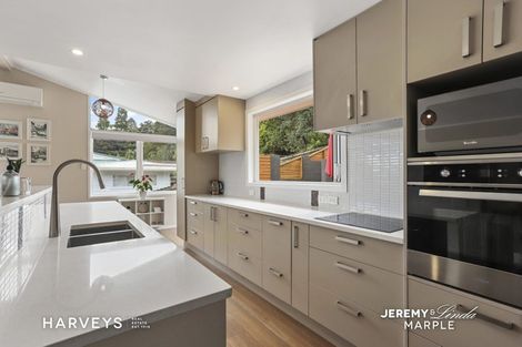 Photo of property in 21 Scotstoun Place, Glen Eden, Auckland, 0602