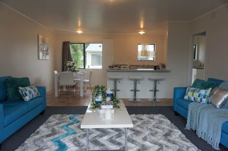 Photo of property in 2/46 Shifnal Drive, Randwick Park, Auckland, 2105