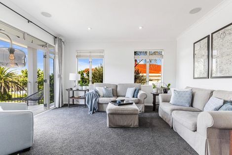 Photo of property in 30 Hogarth Rise, West Harbour, Auckland, 0618