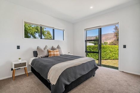 Photo of property in 15 Matipo Street, Wanaka, 9305