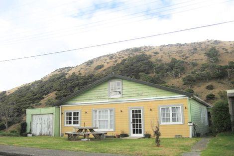 Photo of property in 76 Tilley Road, Paekakariki, 5034