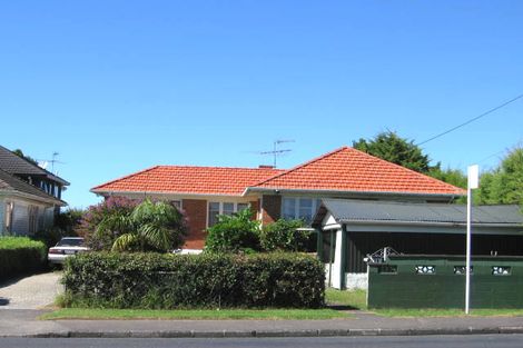 Photo of property in 71 Te Atatu Road, Te Atatu South, Auckland, 0610