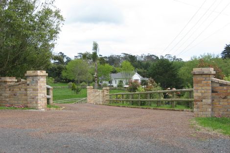 Photo of property in 112 Motu Road, Kumeu, 0891