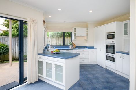 Photo of property in 16 Cloake Way, Palmerston North, 4414