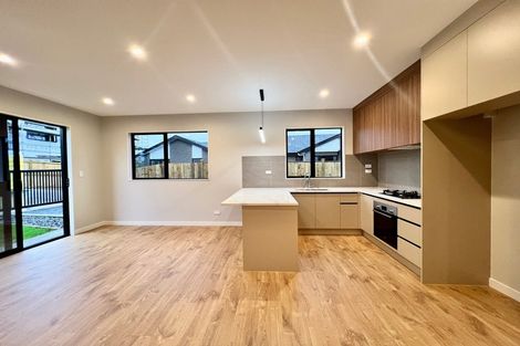 Photo of property in 16 Kiokio Place, Swanson, 0614