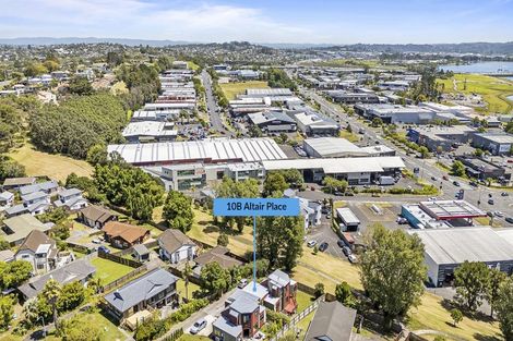 Photo of property in 2/10 Altair Place, Windsor Park, Auckland, 0632