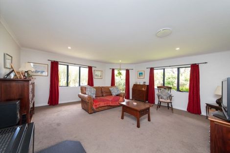 Photo of property in 57 Waicola Drive, Fitzherbert, Palmerston North, 4471