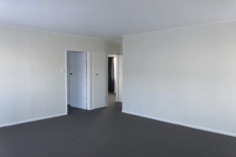 Photo of property in 2/105 Apu Crescent, Lyall Bay, Wellington, 6022