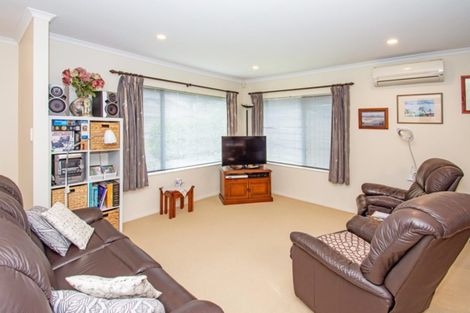 Photo of property in 25f Youngs Road, Papakura, 2110