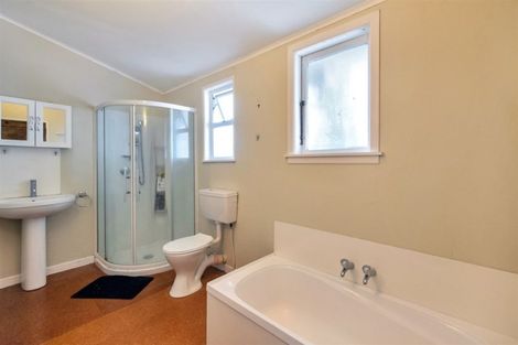 Photo of property in 48 Lynwood Road, New Lynn, Auckland, 0600