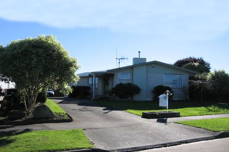 Photo of property in 7 Essex Place, Milson, Palmerston North, 4414