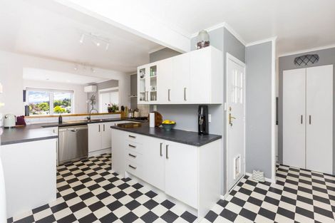 Photo of property in 44 Dowling Grove, Silverstream, Upper Hutt, 5019