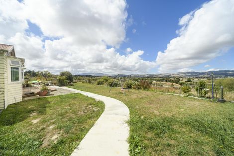 Photo of property in 32 Johnstone Drive, Fitzherbert, Palmerston North, 4410