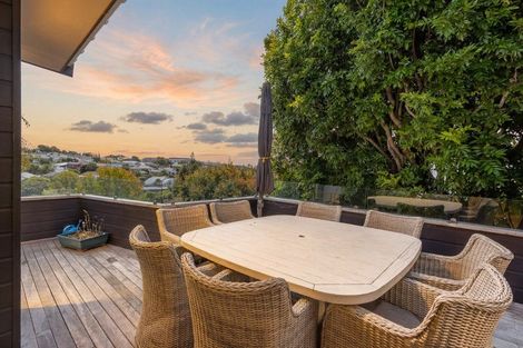 Photo of property in 12 Braemar Road, Rothesay Bay, Auckland, 0630