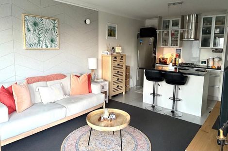 Photo of property in 25 Bejoy Rise, East Tamaki Heights, Auckland, 2016