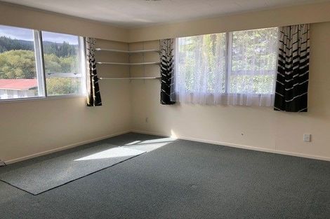 Photo of property in 55 Norana Road, Timberlea, Upper Hutt, 5018