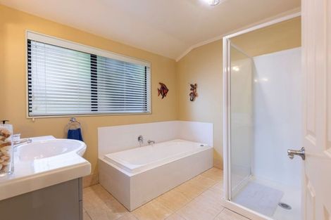 Photo of property in 7 Frenz Drive, Titirangi, Auckland, 0604