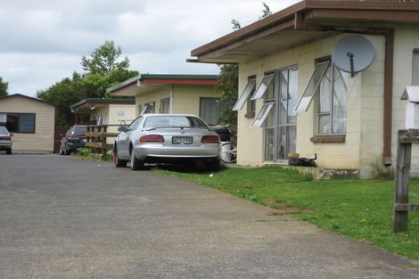 Photo of property in 2/69 Birdwood Road, Swanson, Auckland, 0612