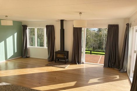 Photo of property in 16 Hull Road, Waitoki, Kaukapakapa, 0871