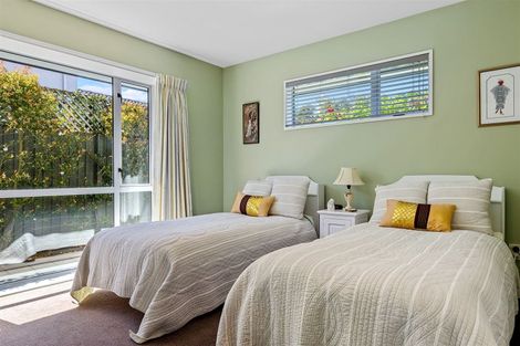 Photo of property in 2/138 Memorial Avenue, Burnside, Christchurch, 8053