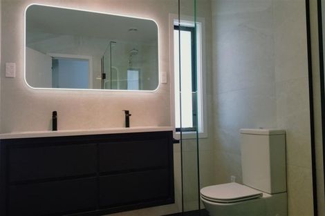 Photo of property in 8 Newport Place, Forrest Hill, Auckland, 0620