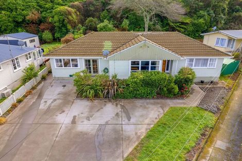 Photo of property in 46 Kiwi Crescent, Tawa, Wellington, 5028