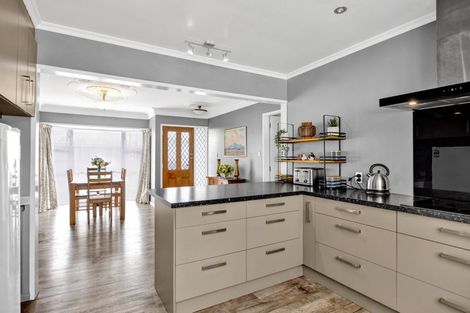 Photo of property in 14 Kowhai Street, Inglewood, 4330