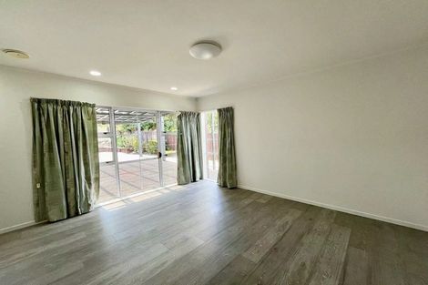 Photo of property in 2 Mirabell Place, Golflands, Auckland, 2013