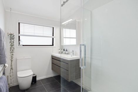 Photo of property in 3 View Road, Shelly Park, Auckland, 2014