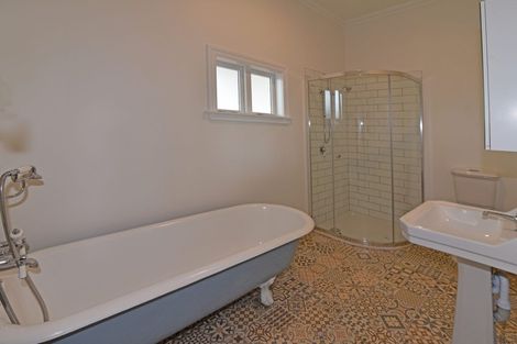 Photo of property in 40 Napier Terrace, Hospital Hill, Napier, 4110