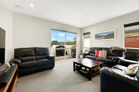 Photo of property in 2/15 Stephanie Close, Glenfield, Auckland, 0629