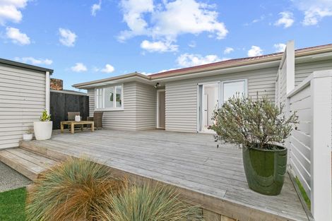 Photo of property in 28 Kingdale Road, Henderson, Auckland, 0610